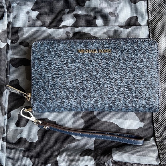 Michael Kors Jet Set Travel Lg Flat Multifunctional Phone Case-Wristlet-Wallet - Picture 9 of 16